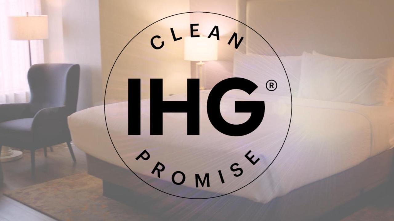 Crowne Plaza New Delhi Okhla, an IHG Hotel Zewnętrze zdjęcie IHG Clean Promise logo