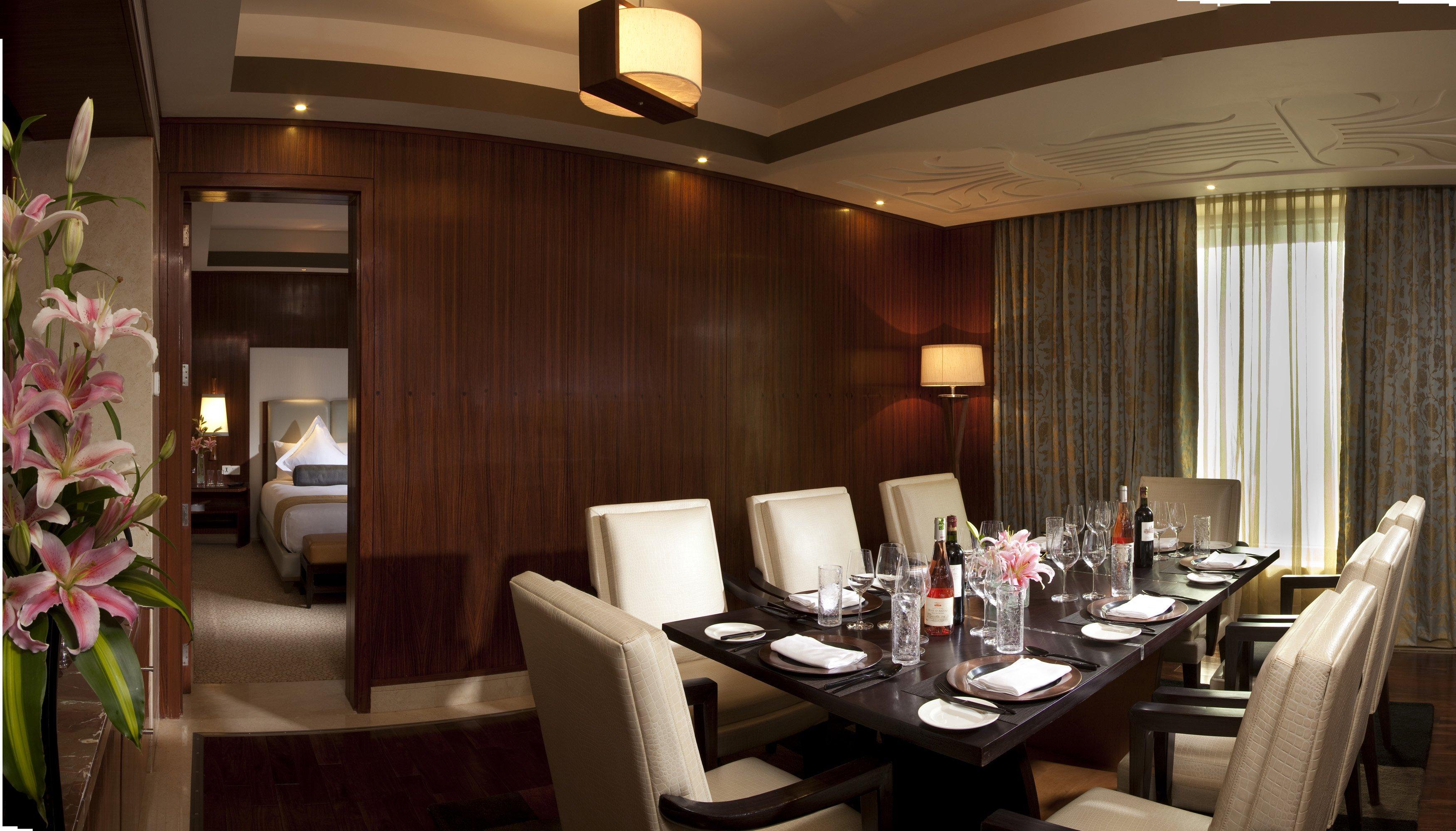 Crowne Plaza New Delhi Okhla, an IHG Hotel Zewnętrze zdjęcie A private dining room at the Mandarin Oriental, Hong Kong