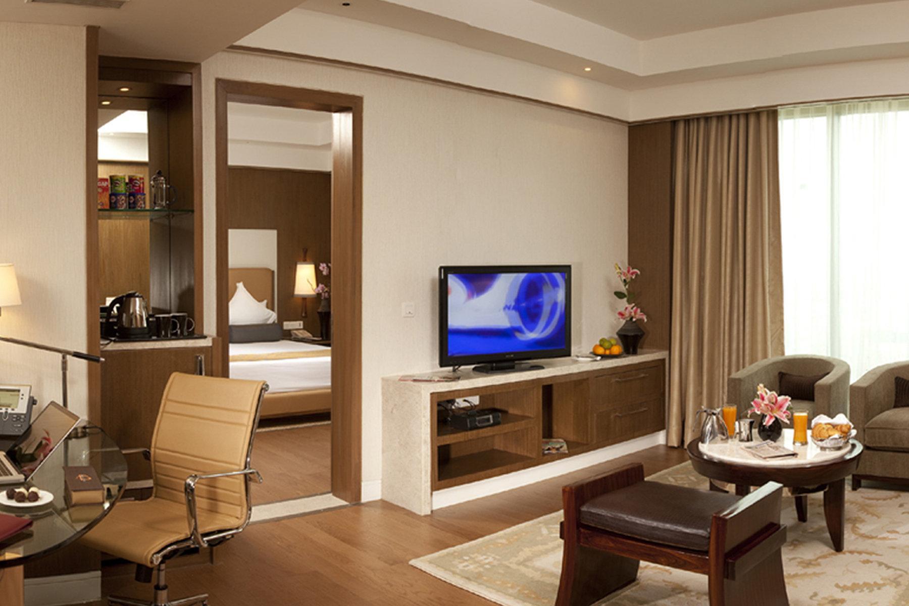 Crowne Plaza New Delhi Okhla, an IHG Hotel Zewnętrze zdjęcie A suite at the hotel