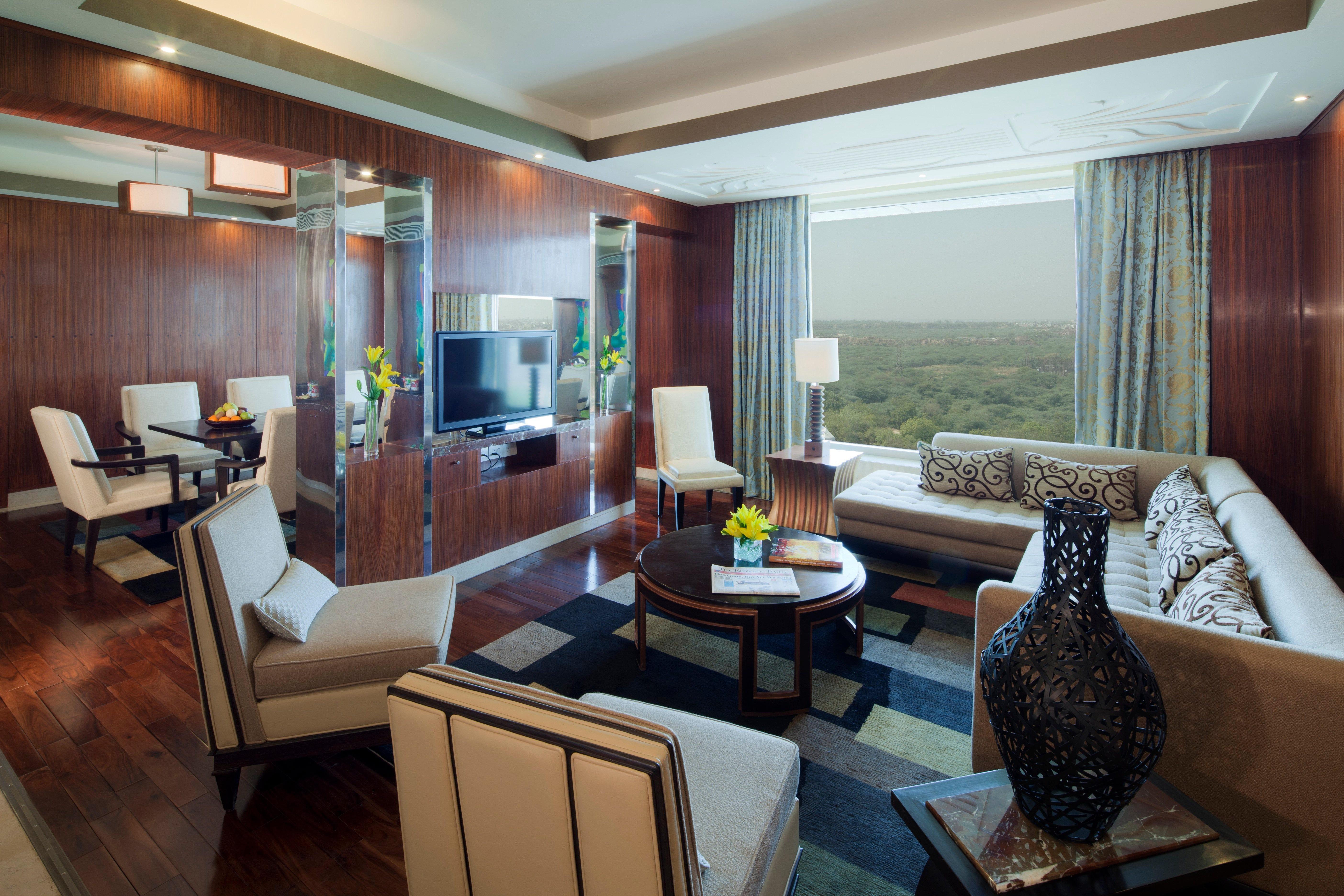 Crowne Plaza New Delhi Okhla, an IHG Hotel Zewnętrze zdjęcie A suite at the JW Marriott Hotel, Bengaluru
