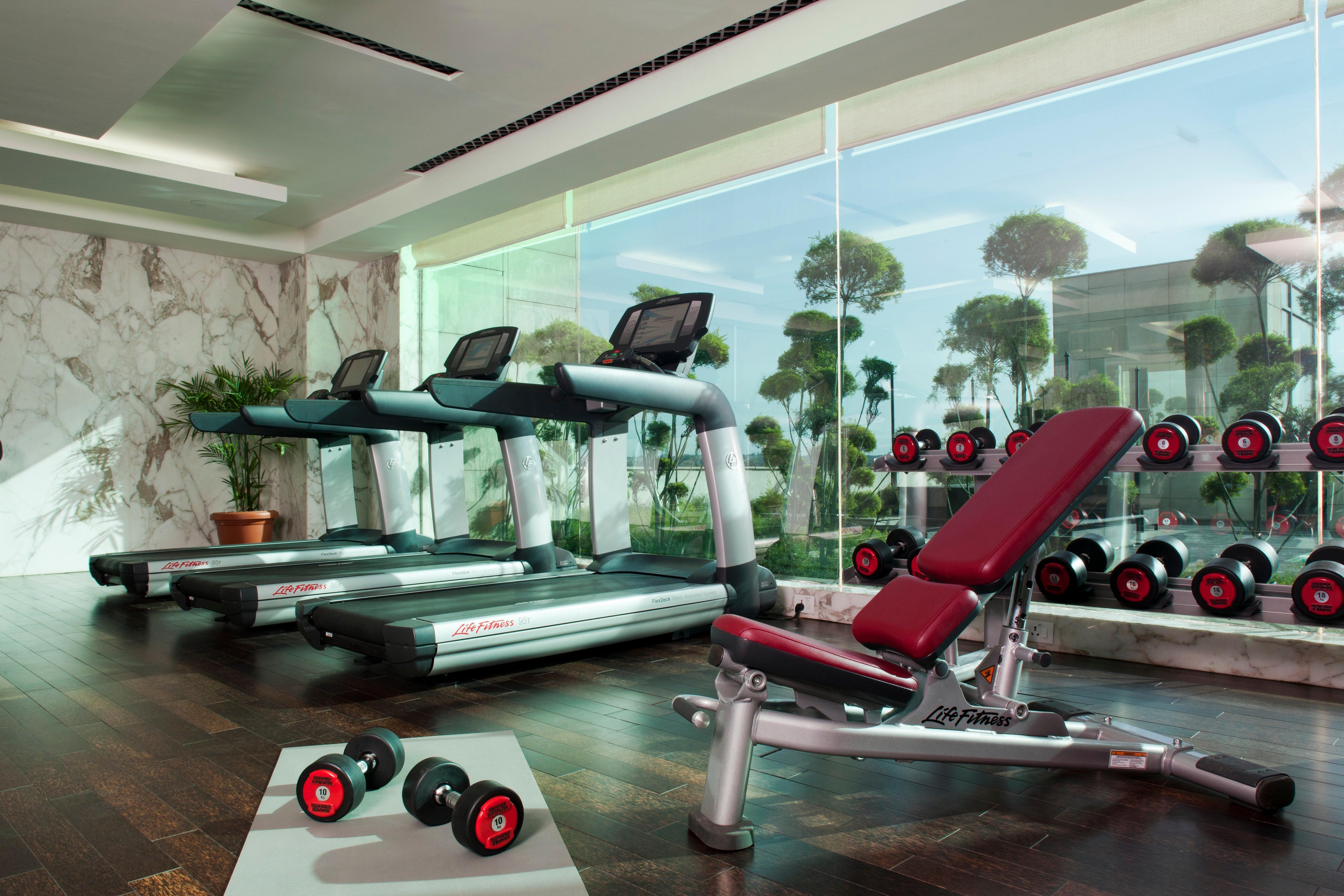 Crowne Plaza New Delhi Okhla, an IHG Hotel Udogodnienia zdjęcie A modern gym