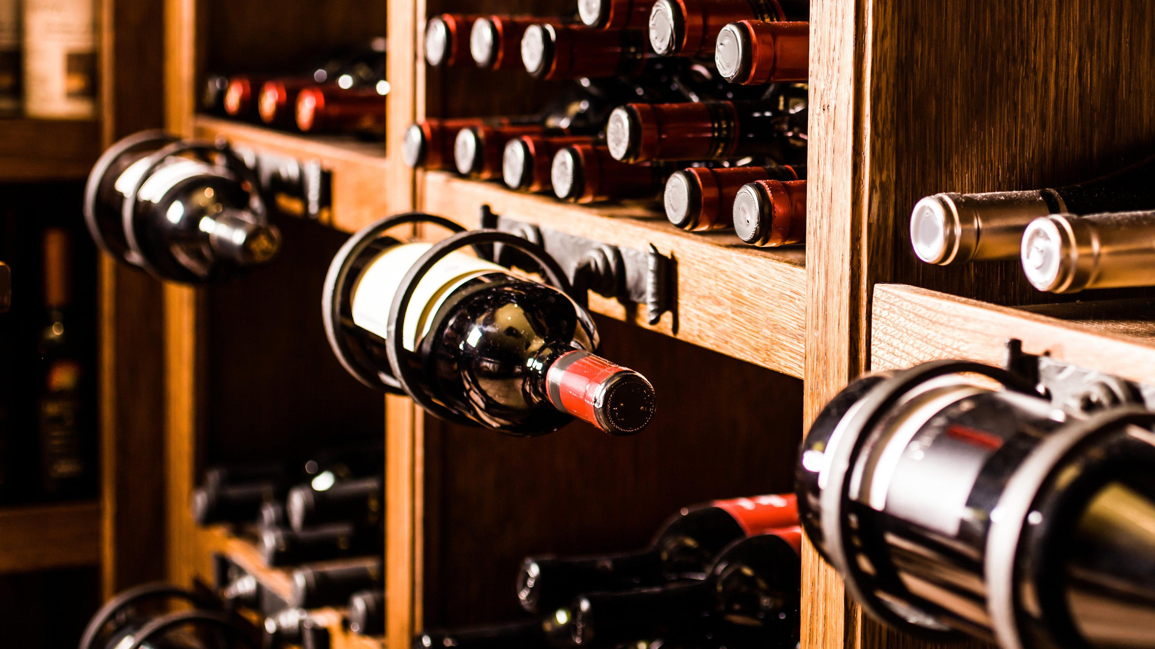 Crowne Plaza New Delhi Okhla, an IHG Hotel Zewnętrze zdjęcie Wine bottles in a wine rack