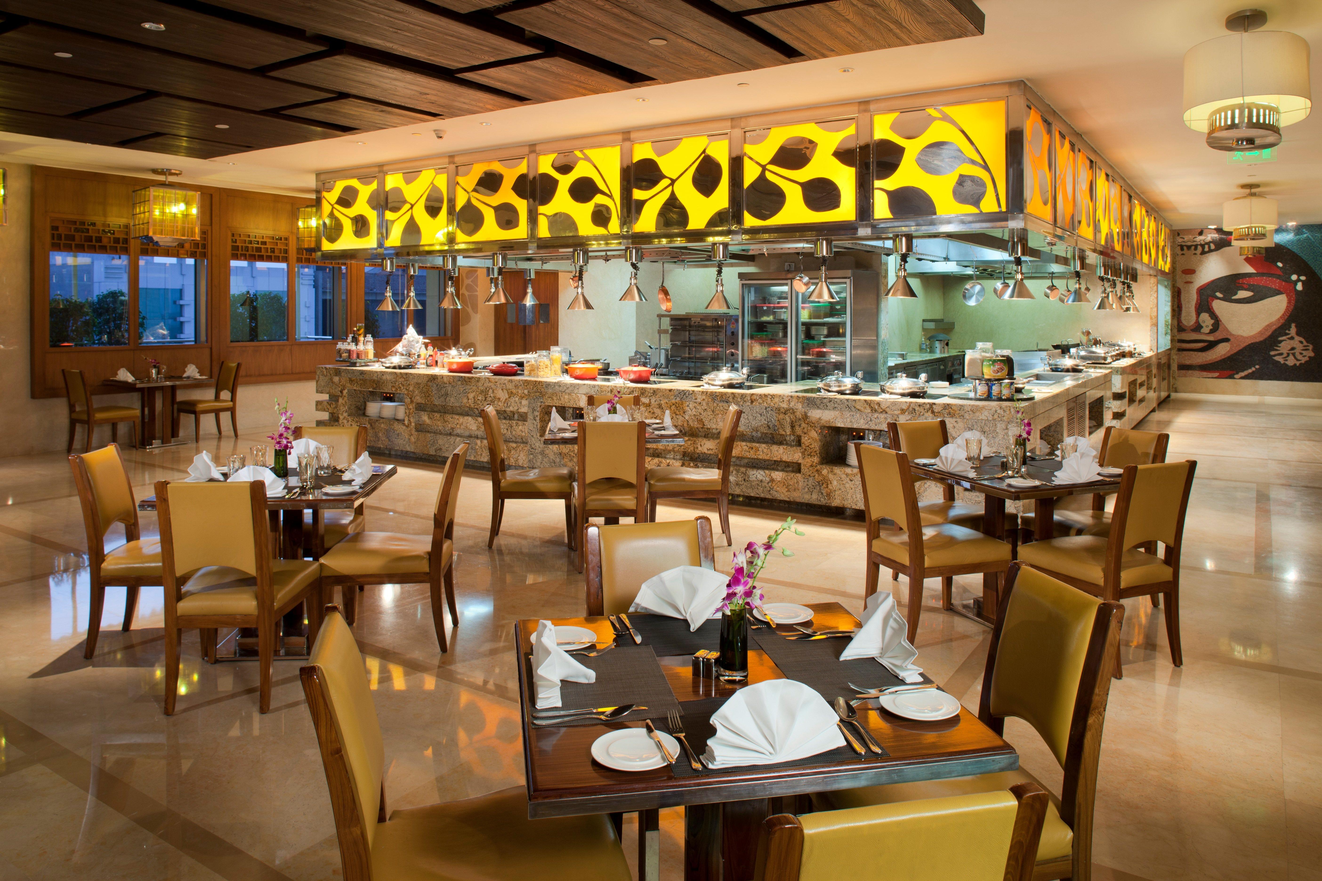 Crowne Plaza New Delhi Okhla, an IHG Hotel Zewnętrze zdjęcie The restaurant