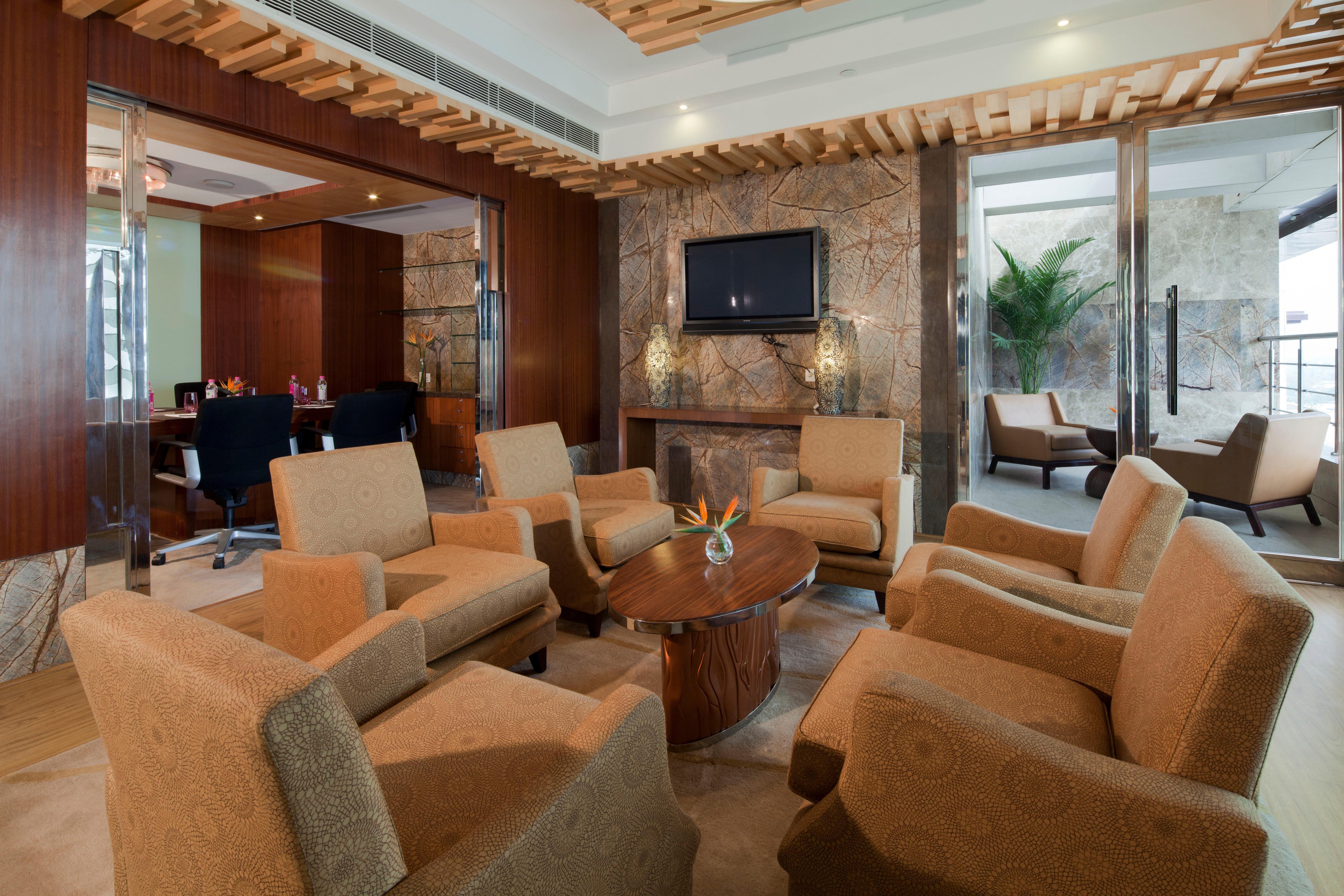Crowne Plaza New Delhi Okhla, an IHG Hotel Zewnętrze zdjęcie The lounge at the airport