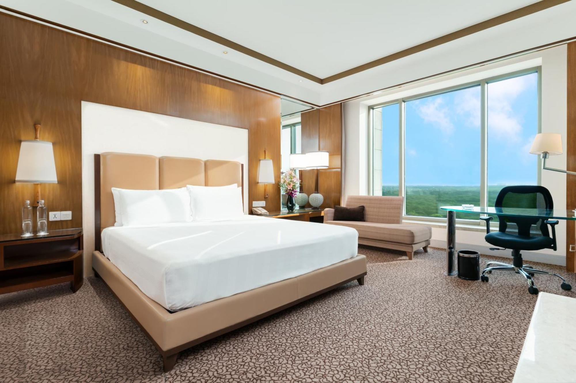 Crowne Plaza New Delhi Okhla, an IHG Hotel Zewnętrze zdjęcie Suite