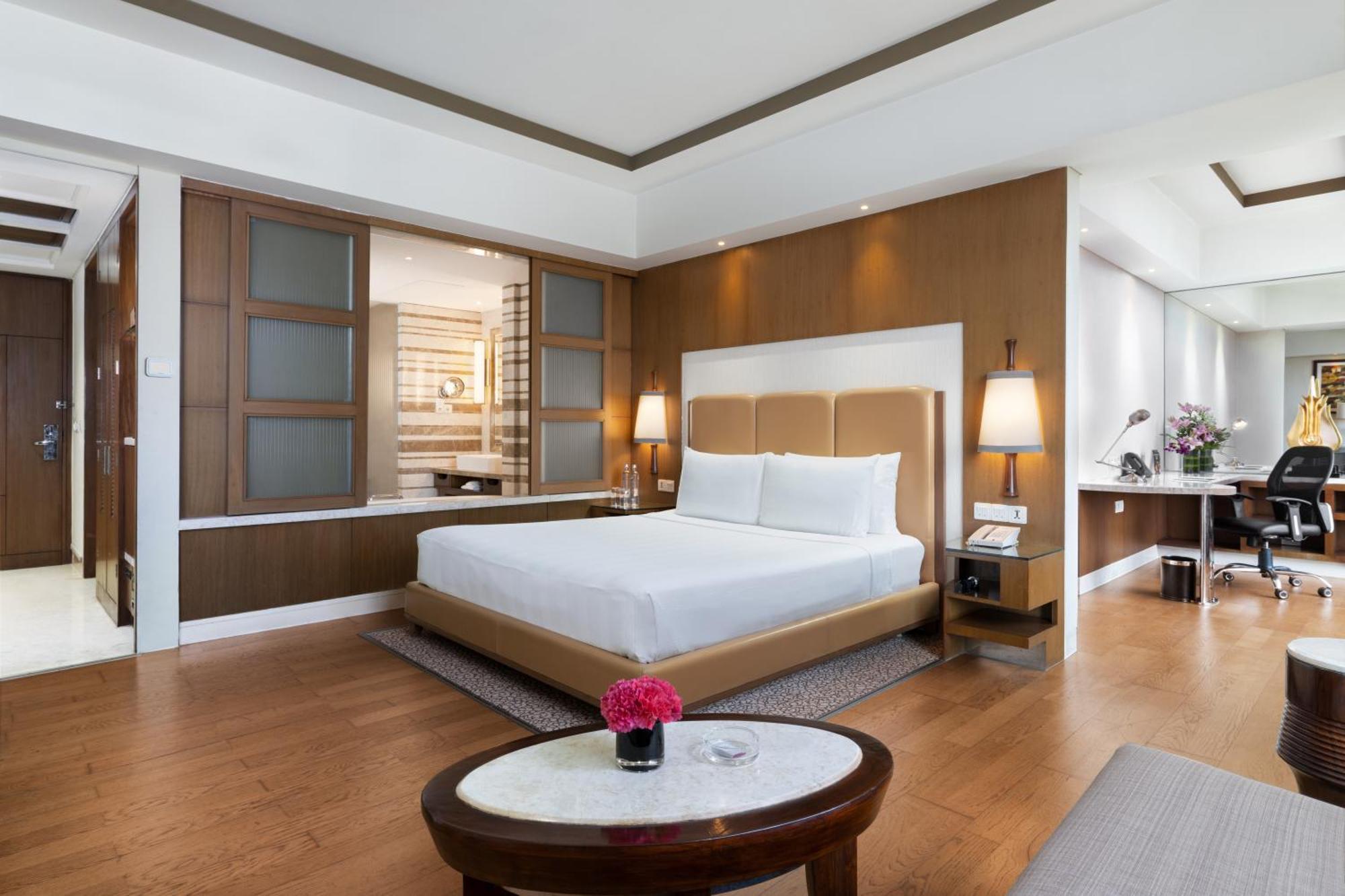 Crowne Plaza New Delhi Okhla, an IHG Hotel Zewnętrze zdjęcie A bedroom at the hotel
